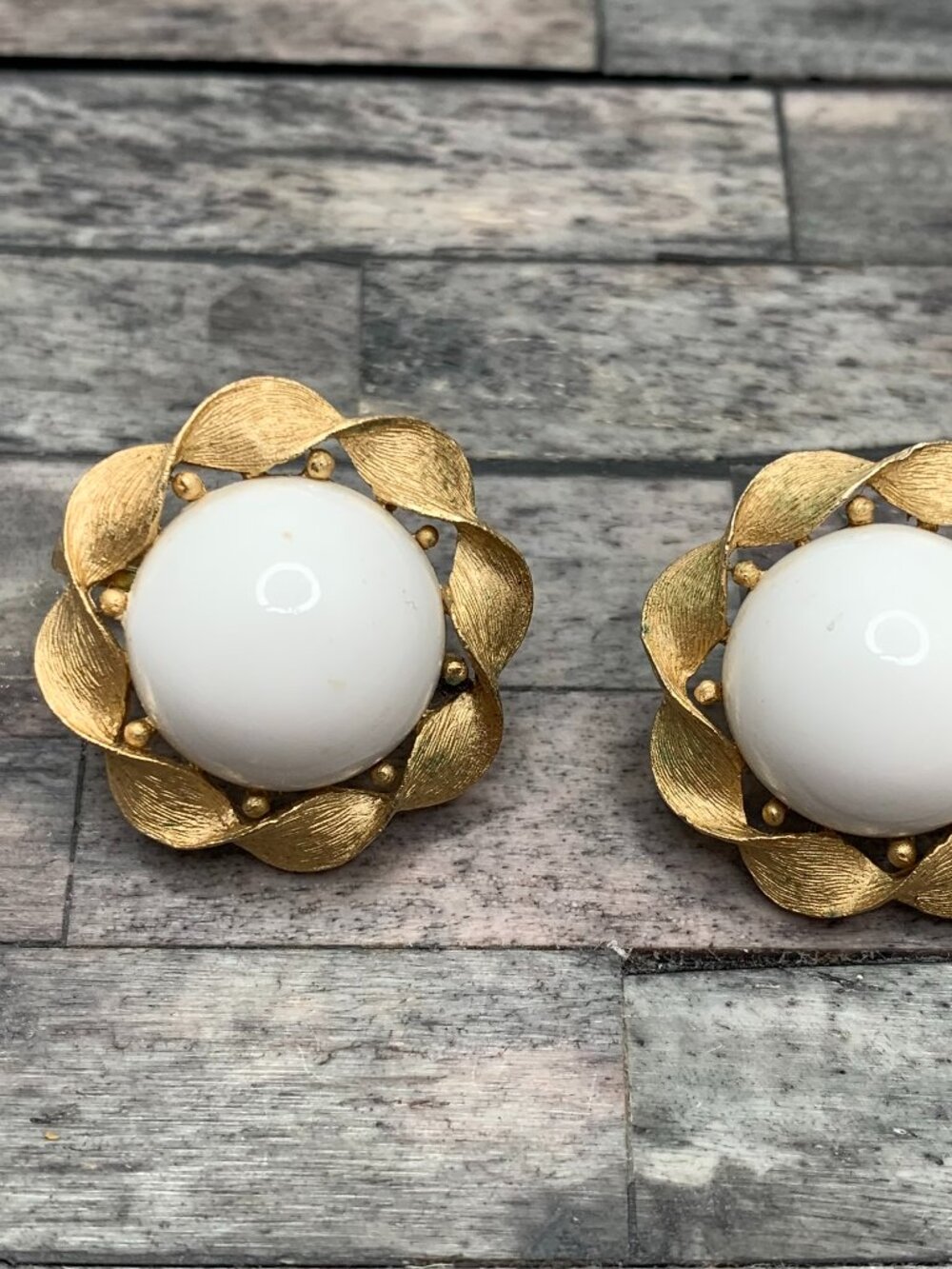 Gorgeous Vintage Crown Trifari Gold Tone & White Glass Cabochon Clip-On Earrings